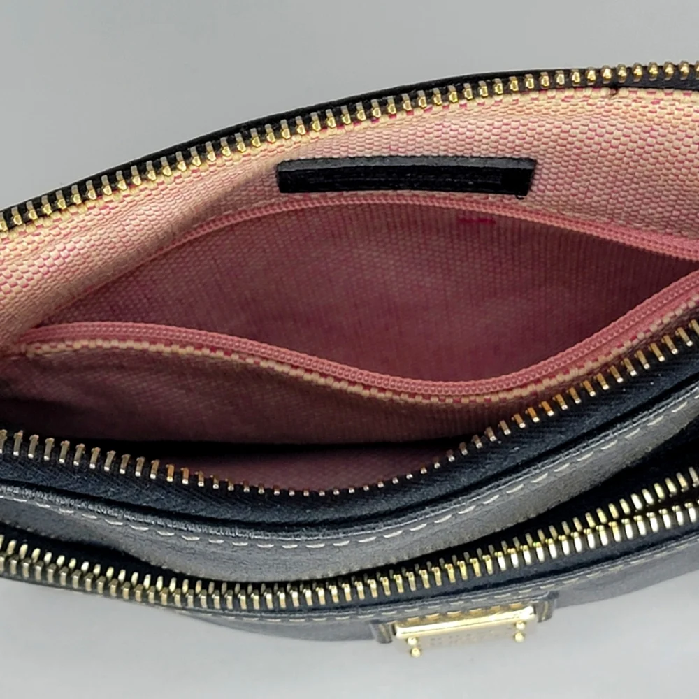 Dooney & Bourke Black Leather Crossbody Bag. P127‎